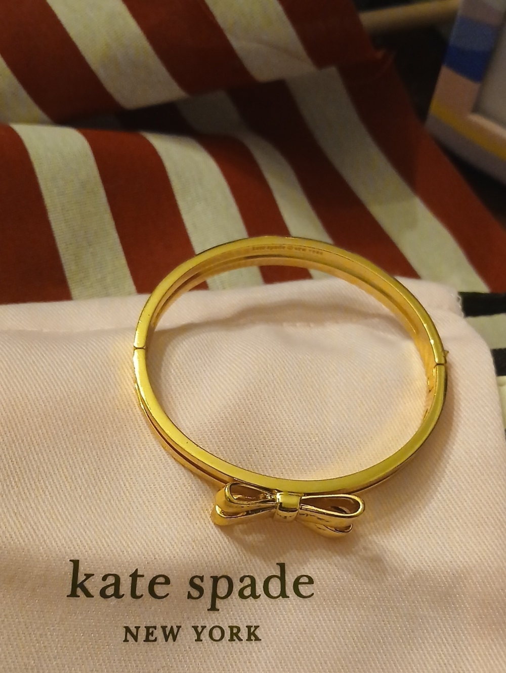 kate spade Gold Bow Hinged Bangle Bracelet New
